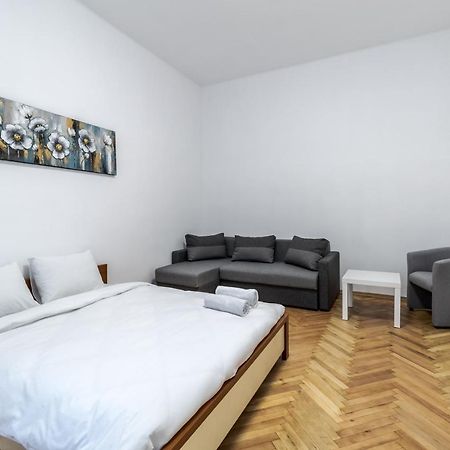 City Shalom Apartment Lviv Exteriör bild