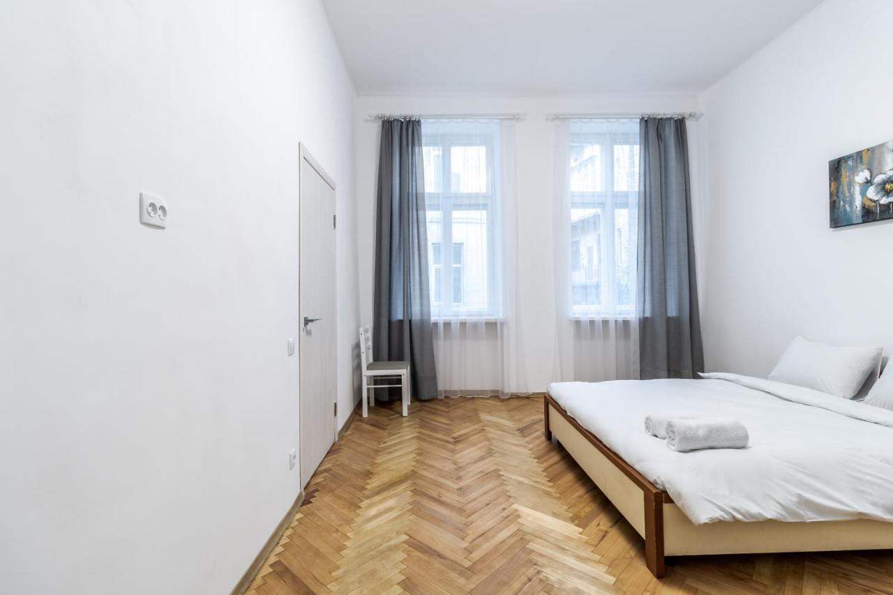 City Shalom Apartment Lviv Exteriör bild