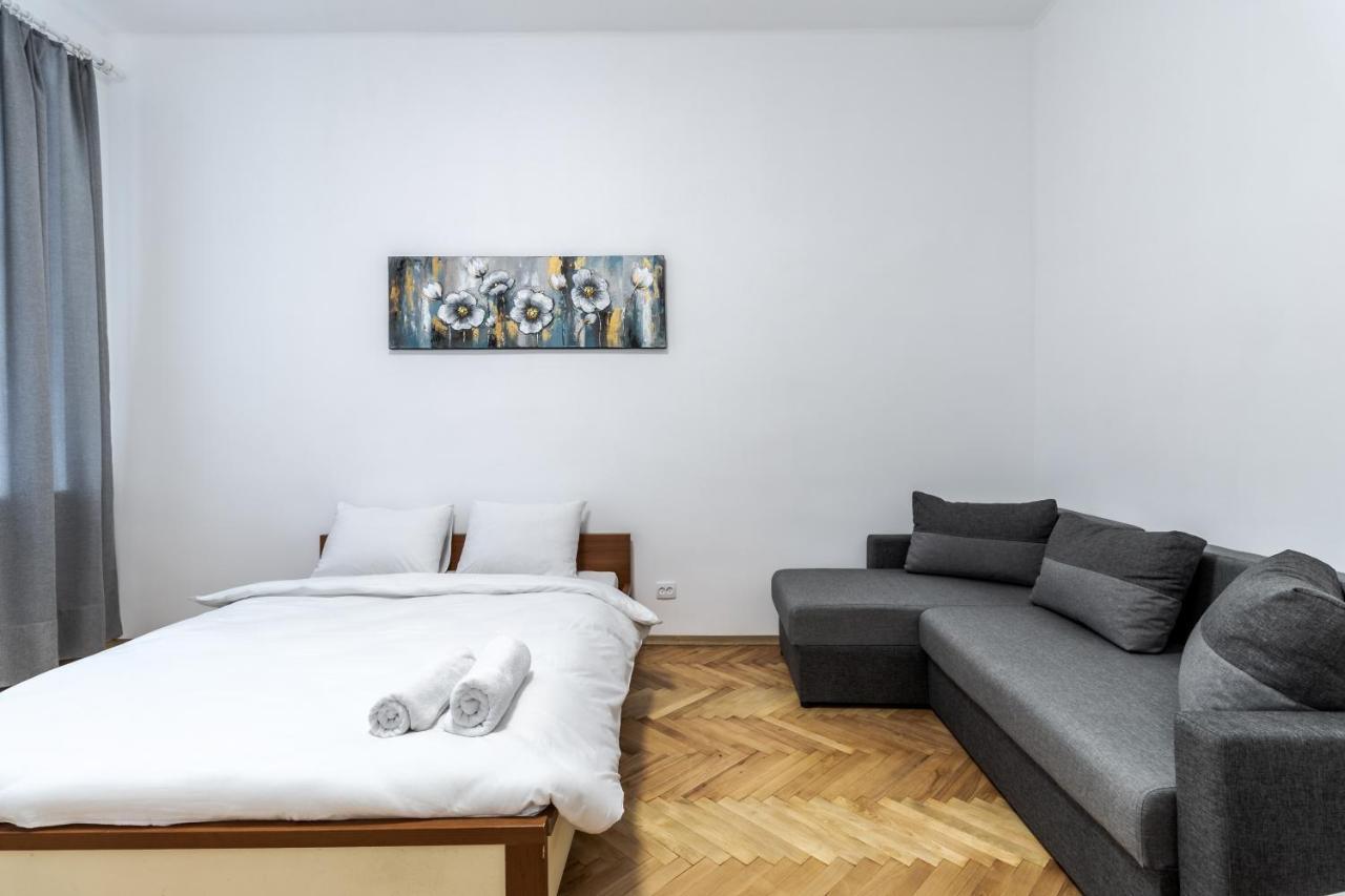 City Shalom Apartment Lviv Exteriör bild